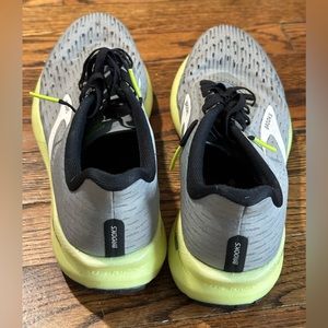 Brooks Men size 7 - hypertension running sneaker.